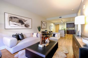 spacious living area at Berkshire Riverview luxury Austin apartments for rent